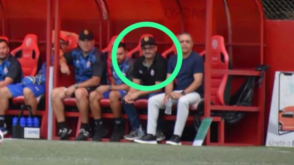 El asistente de Santos que podría significar la derrota del partido por escritorio. (Foto: La Nación)