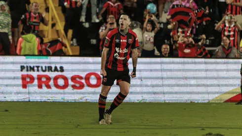 Canhoto sorprende a Alajuelense con un mensaje