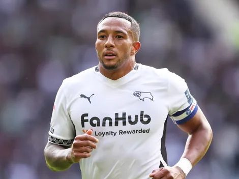 Nathaniel Mendez-Laing recibe galardón en el futbol de Inglaterra