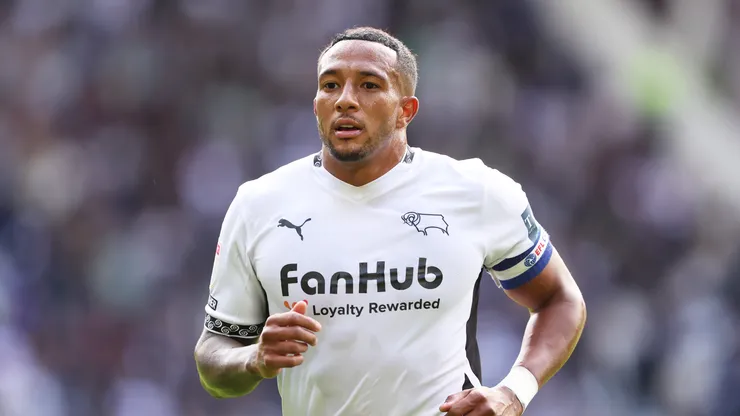 Nathaniel Mendez-Laing recibe galardón en el futbol de Inglaterra