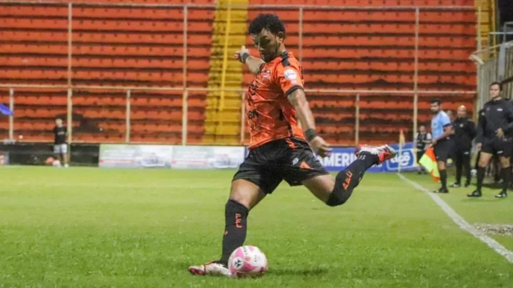 Michael Barrantes seguirá jugando a sus 41 años. (Foto: Mundo CR)