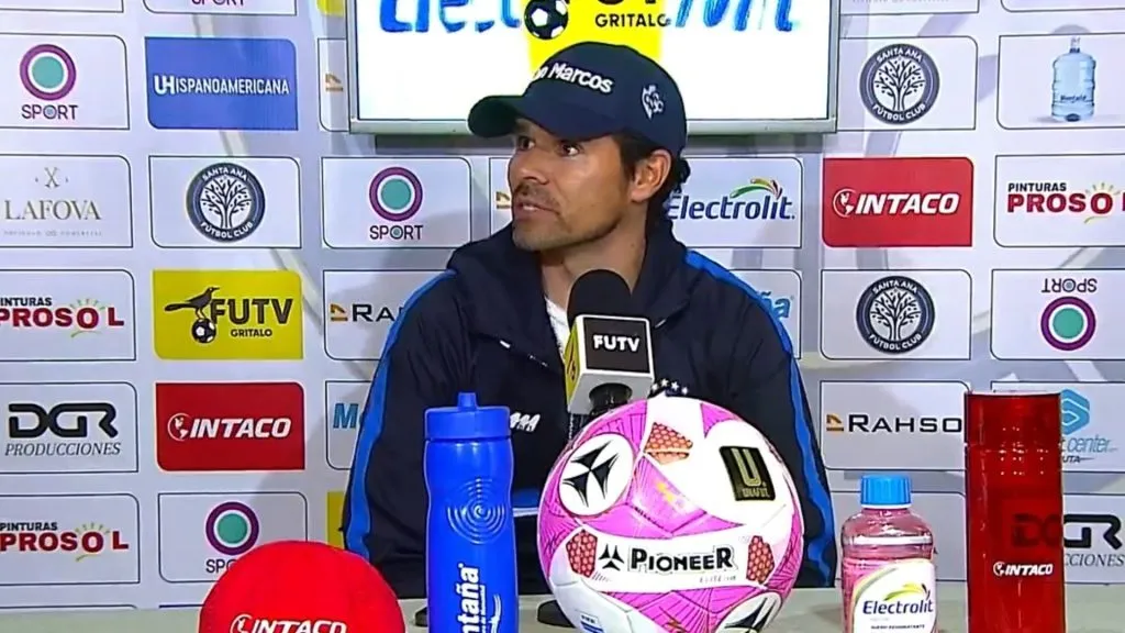 Greivin Mora habló de José Giacone en conferencia de prensa.