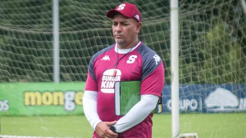 Giacone recibe malas noticias.