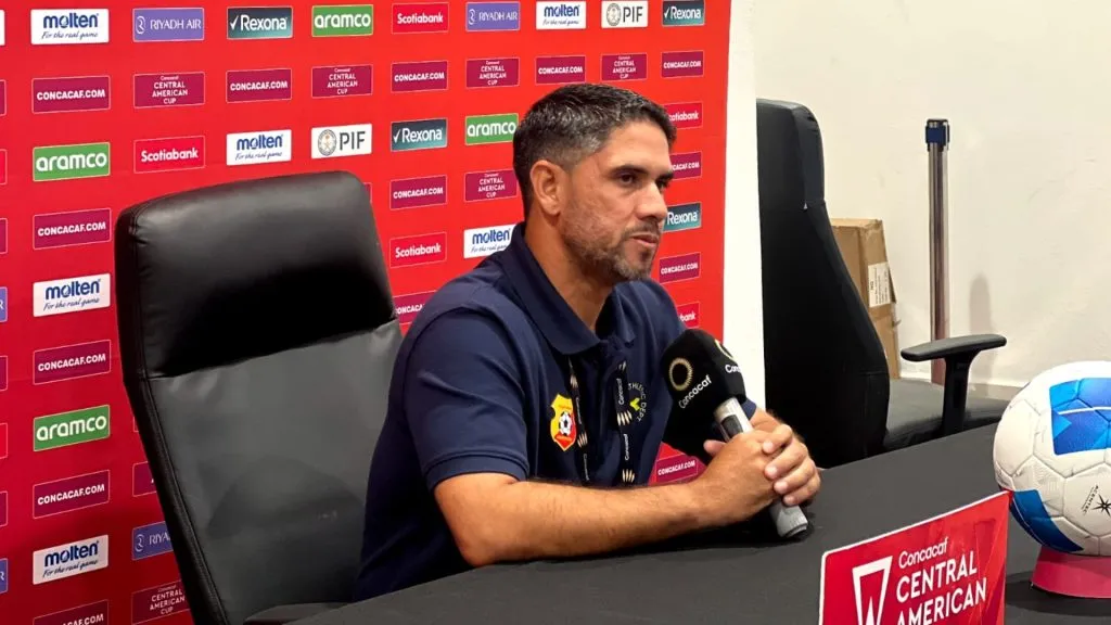 Pablo Salazar se encargó de la conferencia de prensa de Herediano.