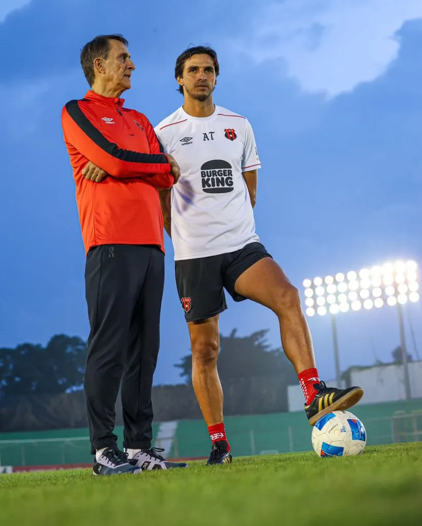 Guimaraes y Bryan Ruiz, la dupla del éxito en Alajuelense. (Instagram)