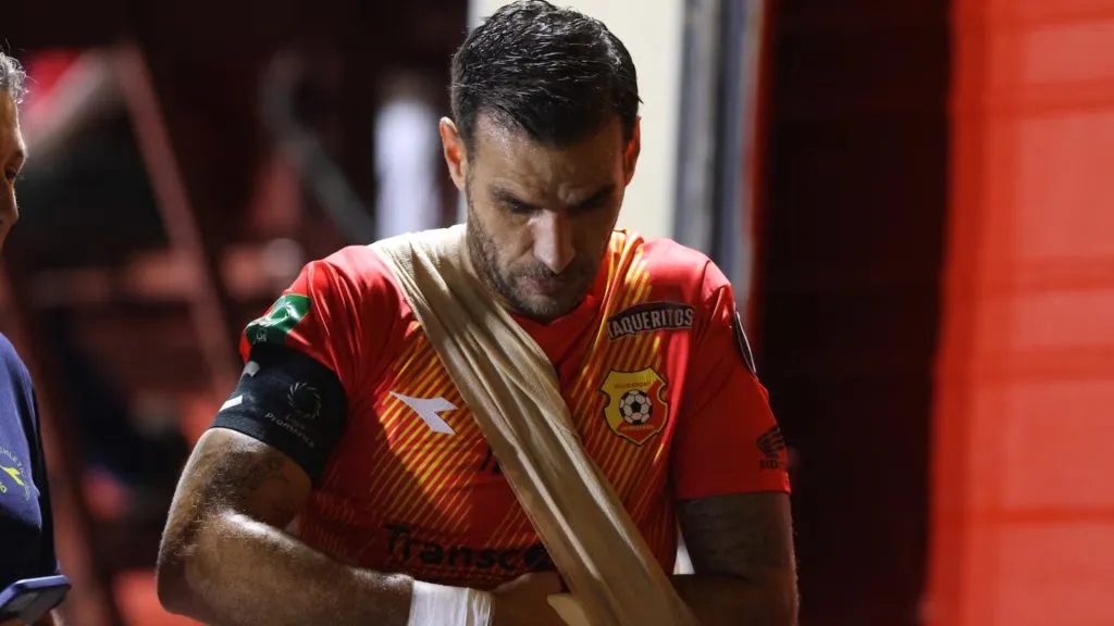 Yendrick Ruiz deberá ser operado de su codo. (Foto: La Nación)