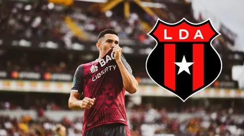 Jefferson Brenes se besa el escudo de Saprissa.