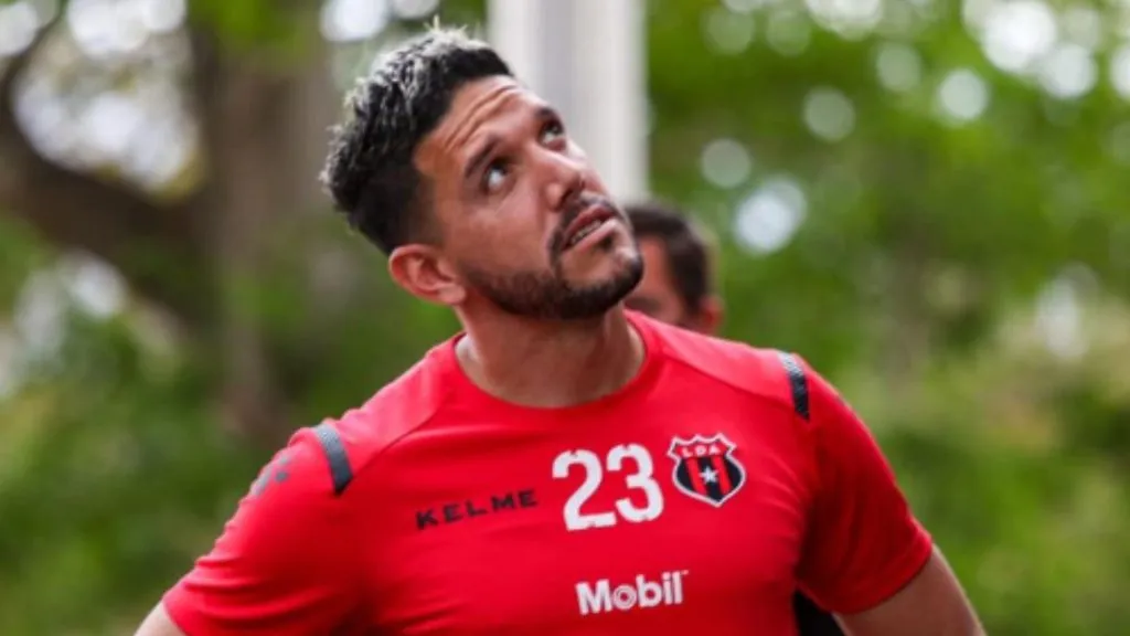 Alajuelense le mostró la salida a Leo Moreira (LDA).
