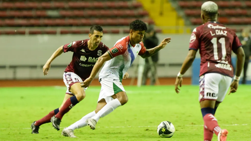 La última vez que se vieron las caras, el 31 de julio, Saprissa goleó 5-0 a ADG por la Copa Centroamericana. (Foto: Mayela López)