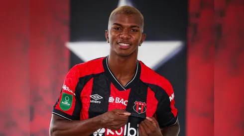 Sorpresa en Alajuelense: Jeyland Mitchell hace lo que la afición tanto esperaba.