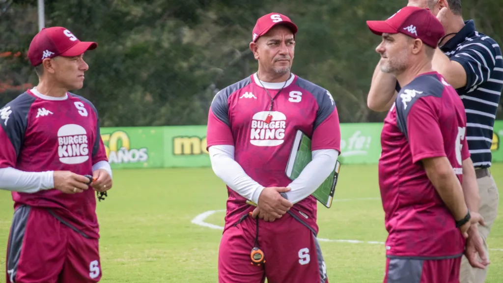 José Giacone y su cuerpo técnico ya trabajan al frente de Saprissa. (Saprissa)