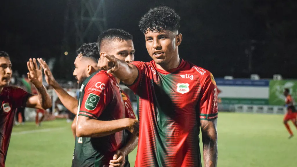 Johan Venegas celebra uno de sus goles con Guanacasteca. (Foto: ADG)