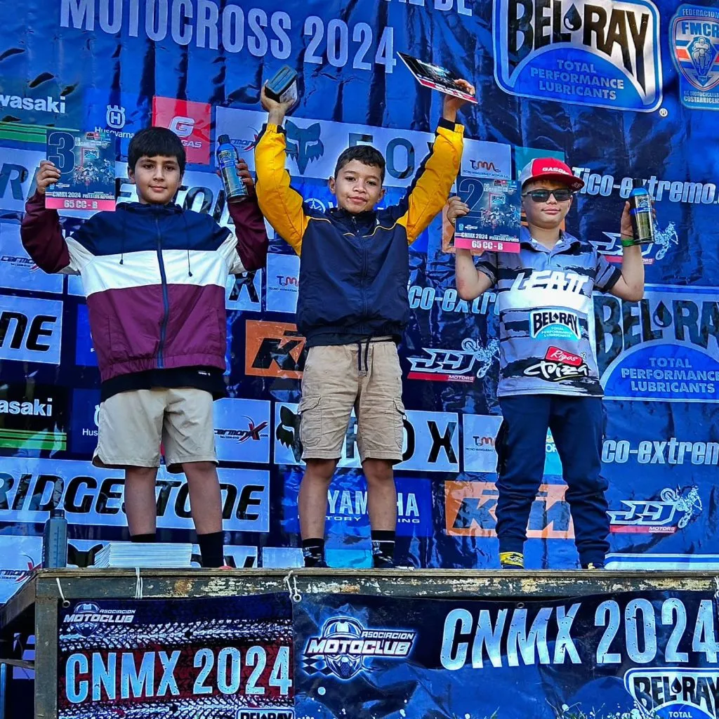 Elías Chavarría compite en el Campeonato Nacional de Motocross (Instagram).
