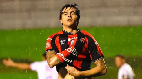 Diego Campos no se guardó nada.