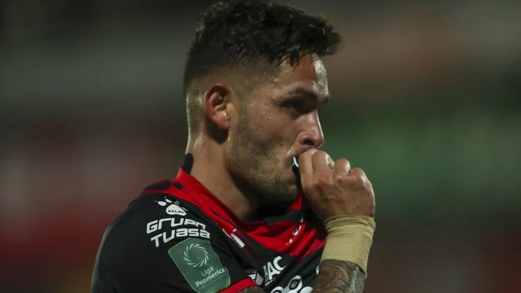 Jonathan Moya habló sobre pelear los tres torneos.