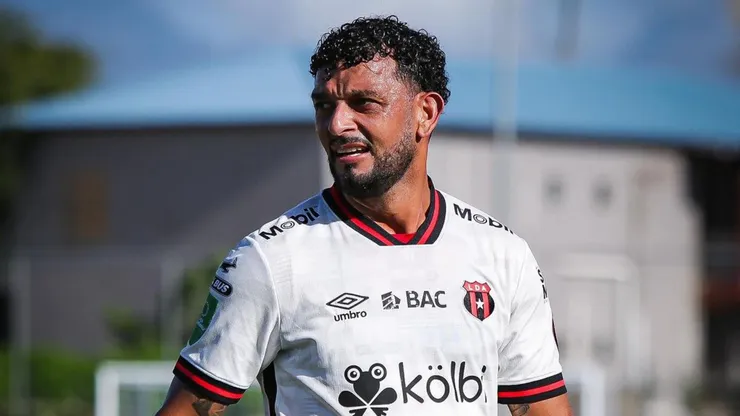 Su futuro está en Alajuelense: Michael Barrantes se muestra muy cerca del equipo de Guimaraes.