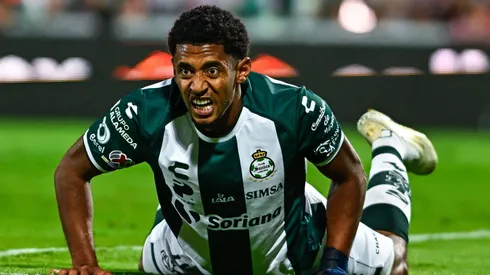 Choco Lozano con la camiseta del Santos Laguna.