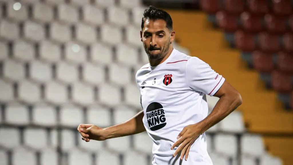 Celso Borges es el hijo y capitán de Guimaraes en Alajuelense.