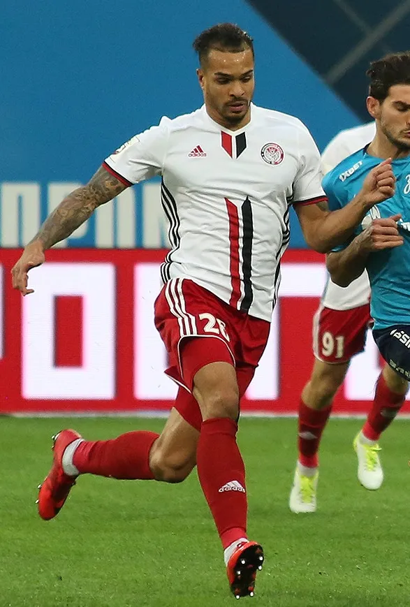 Brow Forbes jugó cuatro partidos con La Sele (Wikipedia).