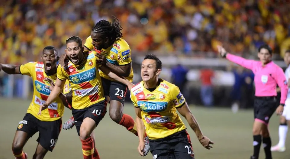 Herediano celebró en la cara de los manudos (Herediano).