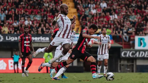 Denuncian la mano oculta de Saprissa detrás de las malas noticias que recibió Alajuelense.