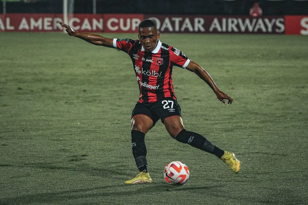 Ian Lawrence fue uno de los puntos altos de Alajuelense (Imago).