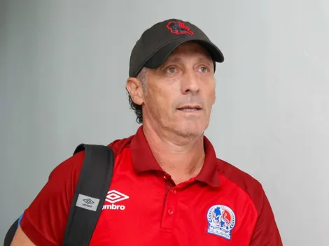 Pedro Troglio recibe un fuerte revés por parte de Olimpia