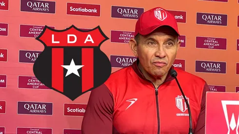 Otoniel Olivas recibe malas noticias de sus jugadores.