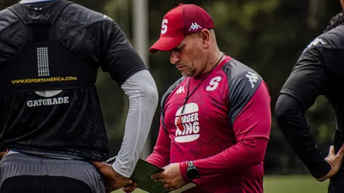 El primer fichaje de Saprissa para 2025 está al caer: es delantero, extranjero y fue dirigido por José Giacone