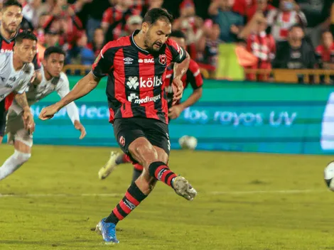 Enojo morado: Celso Borges queda expuesto por Saprissa y en Alajuelense lo defienden
