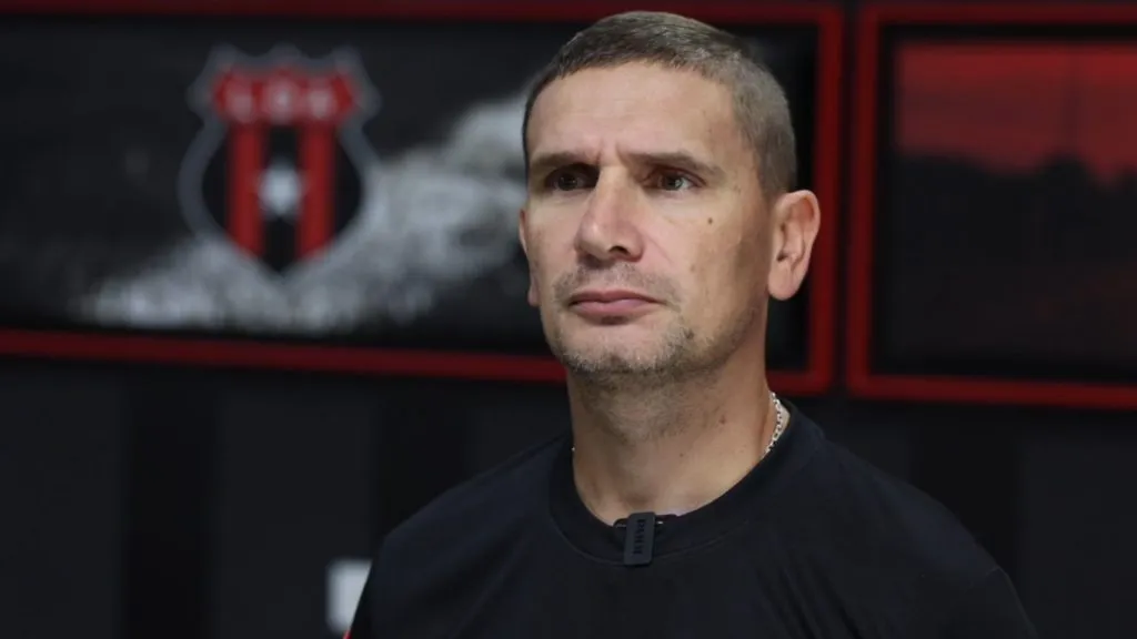 Martinho Do Prado habló en conferencia en lugar de Guimaraes.