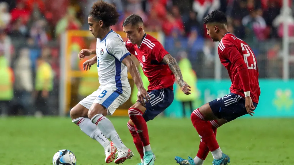 Ambas selecciones jugaron un total de 56 partidos: Costa Rica ganó 26, Panamá ganó 16 y hubo 14 empates. (Foto: CRHoy)