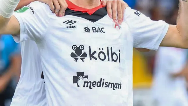 Alajuelense lo dejo ir y ya debutó con goles en Europa