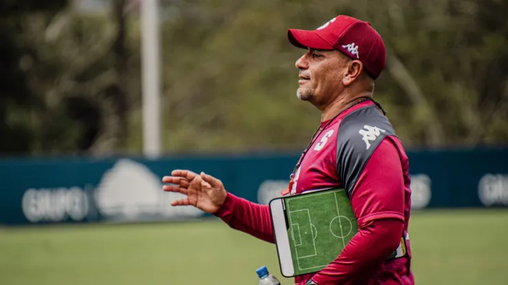 Giacone con el uniforme de Saprissa.
