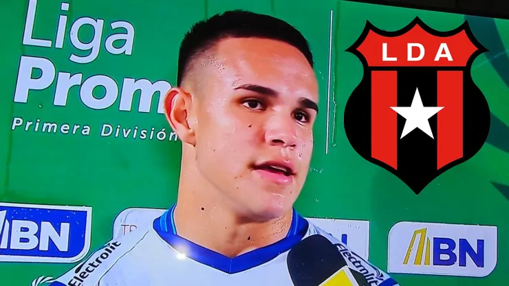 Chévez sorprende a Alajuelense.