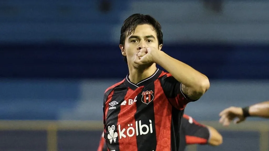 Claudio Vivas dejó afuera de la convocatoria a Diego Campos.