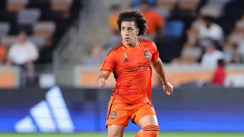 Adalberto Carrasquilla con la camiseta del Dynamo.