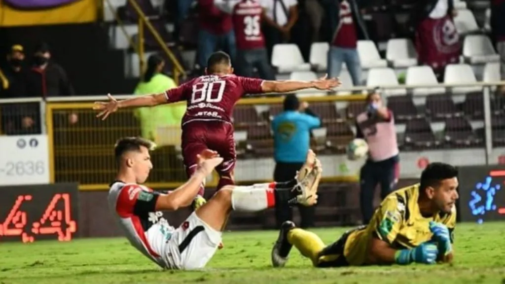 La derrota de Saprissa generó la vuelta de fantasmas del pasado.