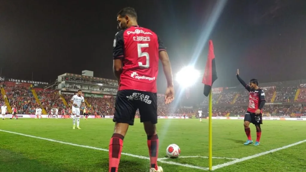 Celso Borges no definió que hará a fin de año.