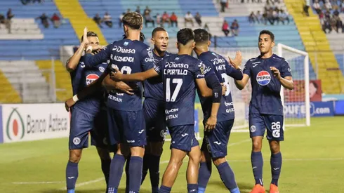 Figura de Motagua cerca de salir para Costa Rica.