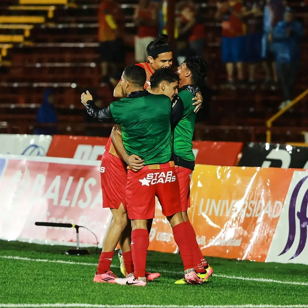 Herediano volvió a sonreír (Herediano).