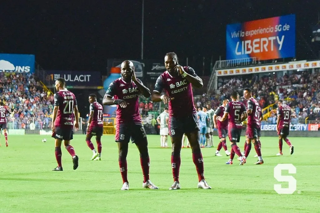 Javon East abrió el marcador para el Monstruo (Saprissa).
