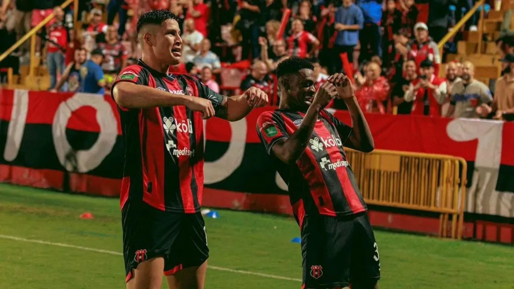 Rashir Parkins es una de las figuras de Alajuelense.