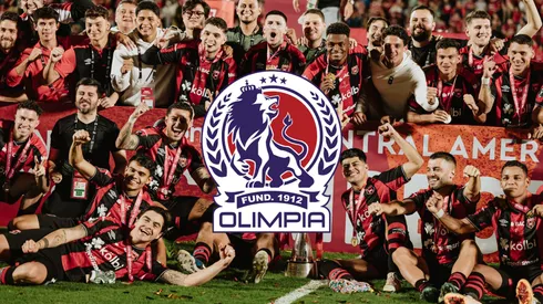 Alajuelense festeja la obtención de la Copa Centroamericana 2024.