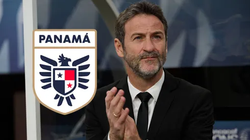 Thomas Christiansen aplaude desde el banco de la Selección de Panamá.