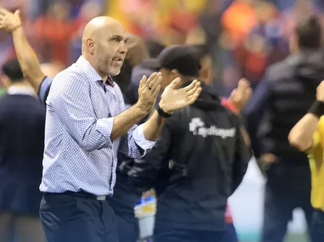 Luis Marín señala a sus jugadores antes de la vuelta