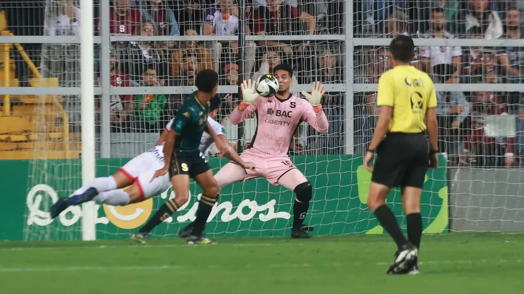 Esteban Alvarado fue figura contra San Carlos.