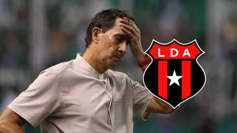 Alexandre Guimaraes se lamenta tomándose la cara.