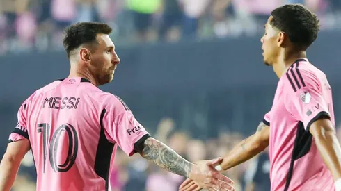 Lionel Messi junto a David Ruiz.