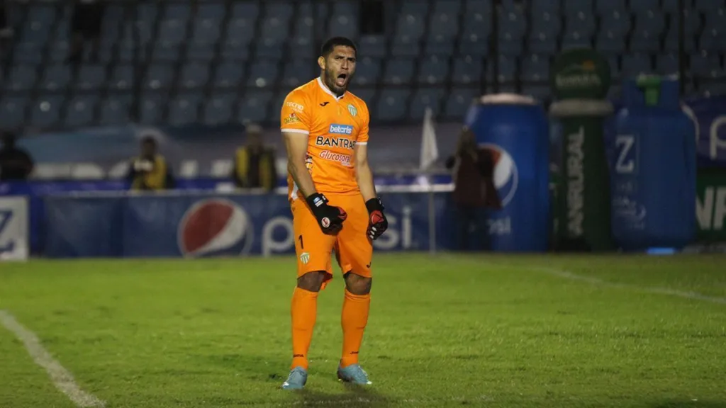 Este semestre, Linares perdió la titularidad con Luis Morán en Antigua, atajando en apenas cuatro partidos de Liga Nacional. (Foto: ESPN)
